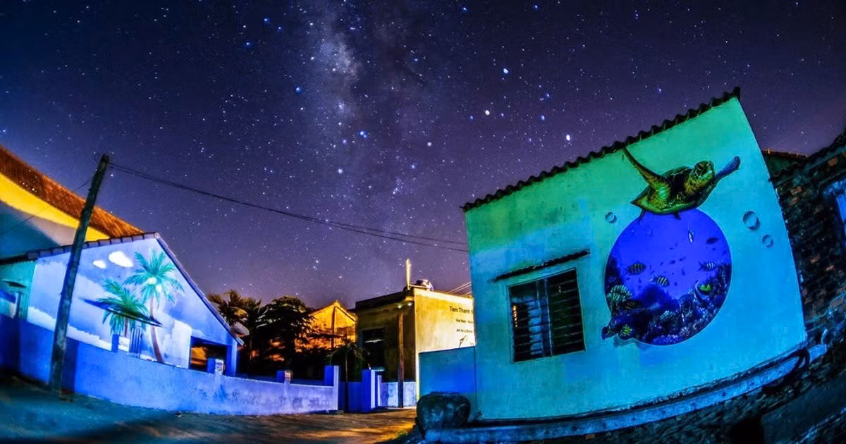 Tam Kỳ tích cực thúc đẩy các mô hình du lịch xanh như homestay cộng đồng, tour trải nghiệm thân thiện môi trường, lễ hội văn hóa theo mùa. Du khách không chỉ đến tham quan mà còn có cơ hội tham gia trồng cây, dọn rác bãi biển, trải nghiệm làm vườn hữu cơ cùng người dân địa phương, qua đó kết nối sâu hơn với vùng đất mình ghé thăm. Ảnh Internet