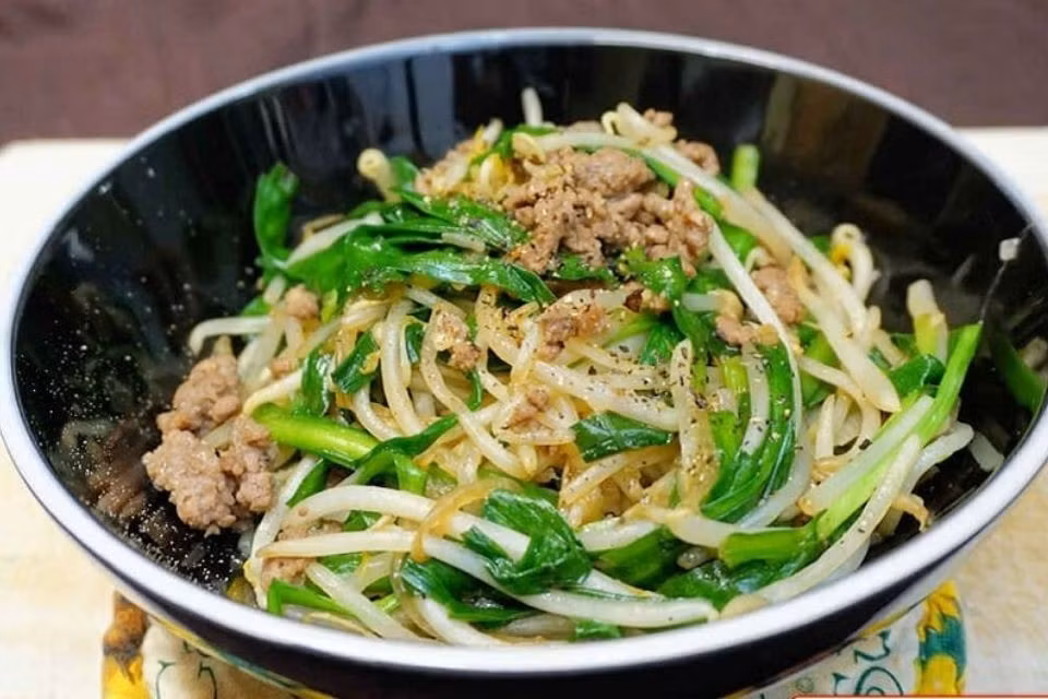 Với phụ nữ, phytoestrogen trong giá đỗ hoạt động tương tự nội tiết tố nữ, giúp cân bằng hormone, nâng cao khoái cảm và tăng khả năng thụ thai. Ảnh minh họa