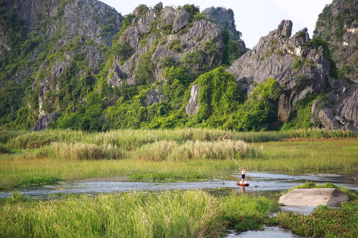 Nằm trên địa bàn các xã Gia Vân, Gia Viễn, Gia Hưng (Ninh Bình), đầm Vân Long là khu bảo tồn thiên nhiên đất ngập nước lớn nhất vùng đồng bằng Bắc Bộ với diện tích khoảng 3.000ha. Ảnh Internet