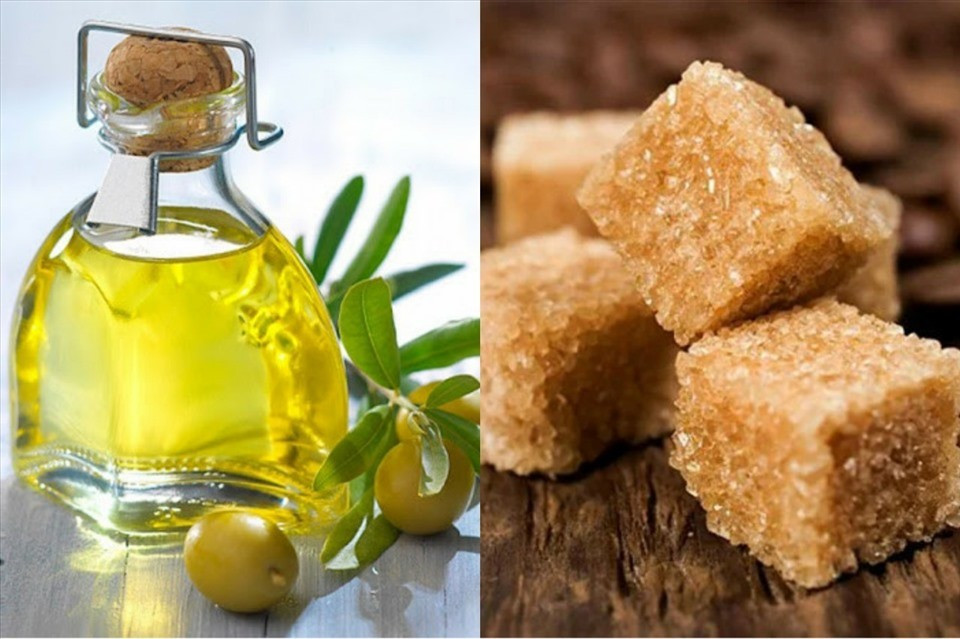 Đường nâu dịu nhẹ hơn đường trắng, phù hợp với vùng da môi nhạy cảm. Khi kết hợp với dầu ô liu, đôi môi không chỉ được tẩy tế bào chết mà còn bổ sung độ ẩm, phục hồi lớp lipid tự nhiên. Ảnh minh họa