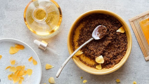 Công thức này giúp môi mềm mại, mịn màng và hạn chế tình trạng nứt nẻ sau khi tẩy da chết. Ảnh minh họa