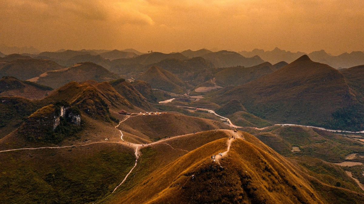 Giữa vùng biên viễn yên bình của tỉnh Cao Bằng, Hạ Lang mỗi độ thu sang lại mang đến cho du khách một vẻ đẹp riêng, vừa hoang sơ vừa mê hoặc. Ảnh Thái Dương AC