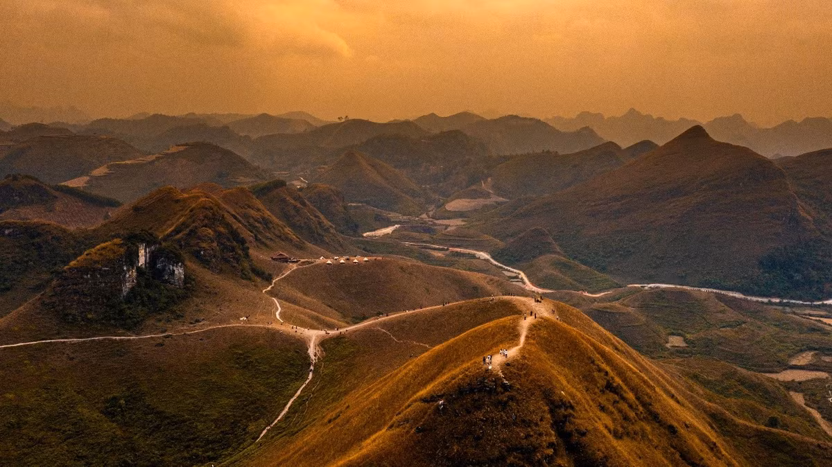 Giữa vùng biên viễn yên bình của tỉnh Cao Bằng, Hạ Lang mỗi độ thu sang lại mang đến cho du khách một vẻ đẹp riêng, vừa hoang sơ vừa mê hoặc. Ảnh Thái Dương AC