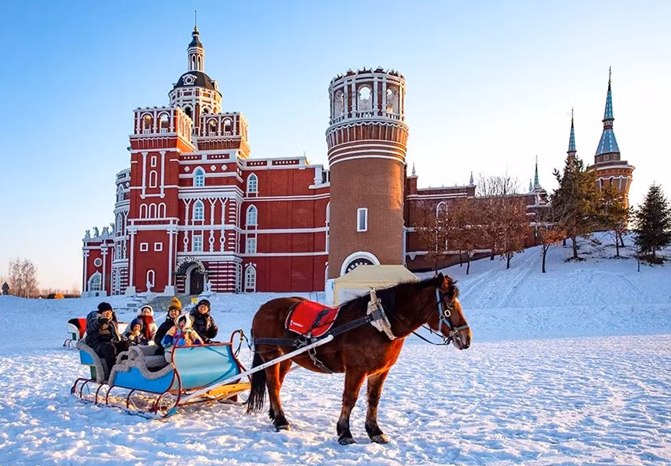 Ẩm thực địa phương cũng là trải nghiệm không thể bỏ qua, từ các món hấp, nướng nóng hổi đến đặc sản vùng Đông Bắc Trung Quốc. Một tour 5 ngày 4 đêm tại Cáp Nhĩ Tân có giá từ 30,9 triệu đồng/người. Ảnh Trieuhaotravel