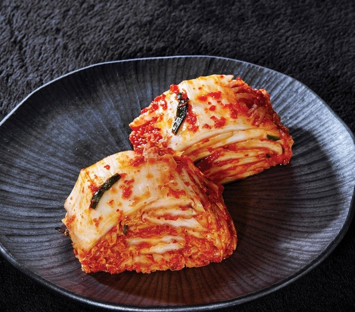 Ngoài ra, trong quá trình lên men, kim chi sản sinh các amin sinh học như histamine và tyramine. Ở người nhạy cảm, hai hợp chất này có thể gây nhức đầu, đau nửa đầu hoặc tim đập nhanh. Ảnh minh họa