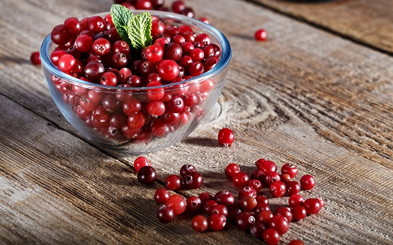 Ăn cherry hoặc việt quất thường xuyên giúp làn da duy trì độ căng mịn, mềm mại, đồng thời hỗ trợ ngăn ngừa sạm nám và tình trạng chảy xệ. Ảnh minh họa