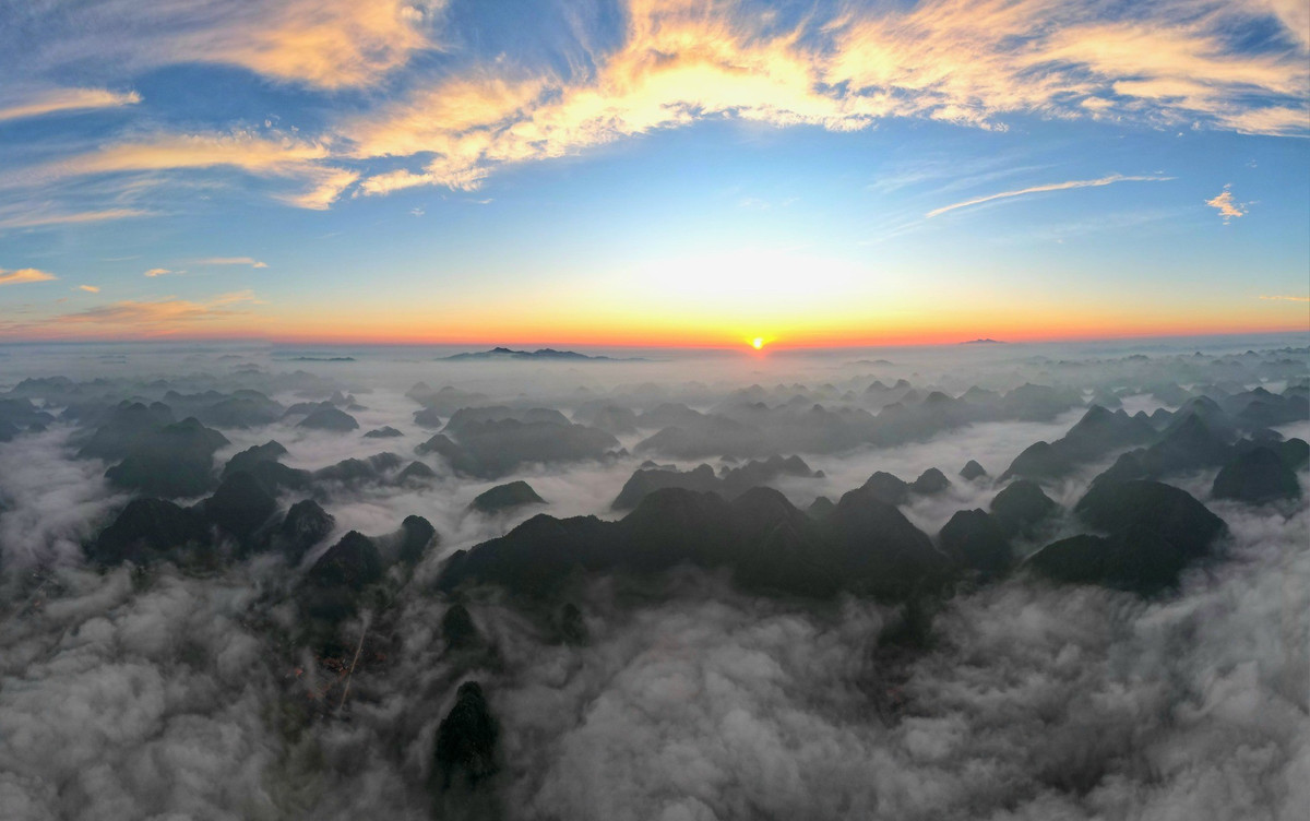 Đỉnh Nà Lay cao khoảng 600m so với mực nước biển, tuy không quá cao nhưng lại sở hữu góc nhìn lý tưởng hiếm có. Ảnh Nguyễn Trọng Cung