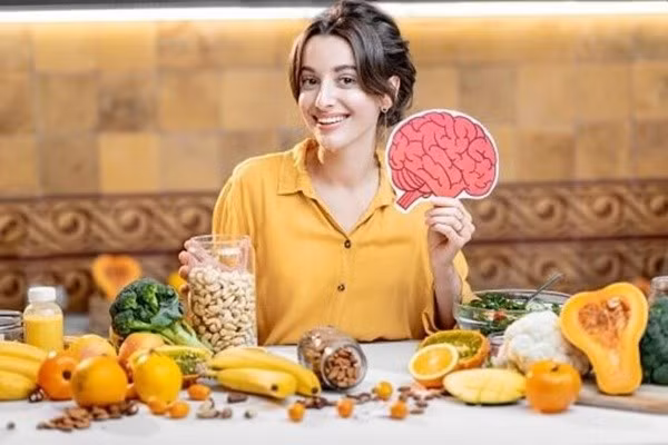 Não bộ là trung tâm điều khiển mọi hoạt động sống của con người, từ tư duy, cảm xúc đến trí nhớ và khả năng học tập. Bên cạnh chế độ ăn uống và nghỉ ngơi hợp lý, những gì chúng ta uống mỗi ngày cũng ảnh hưởng trực tiếp đến hiệu suất làm việc của não. Một số loại đồ uống quen thuộc không chỉ giúp giải khát mà còn góp phần bảo vệ tế bào thần kinh, làm chậm quá trình lão hóa và tăng cường khả năng tập trung. Ảnh minh họa