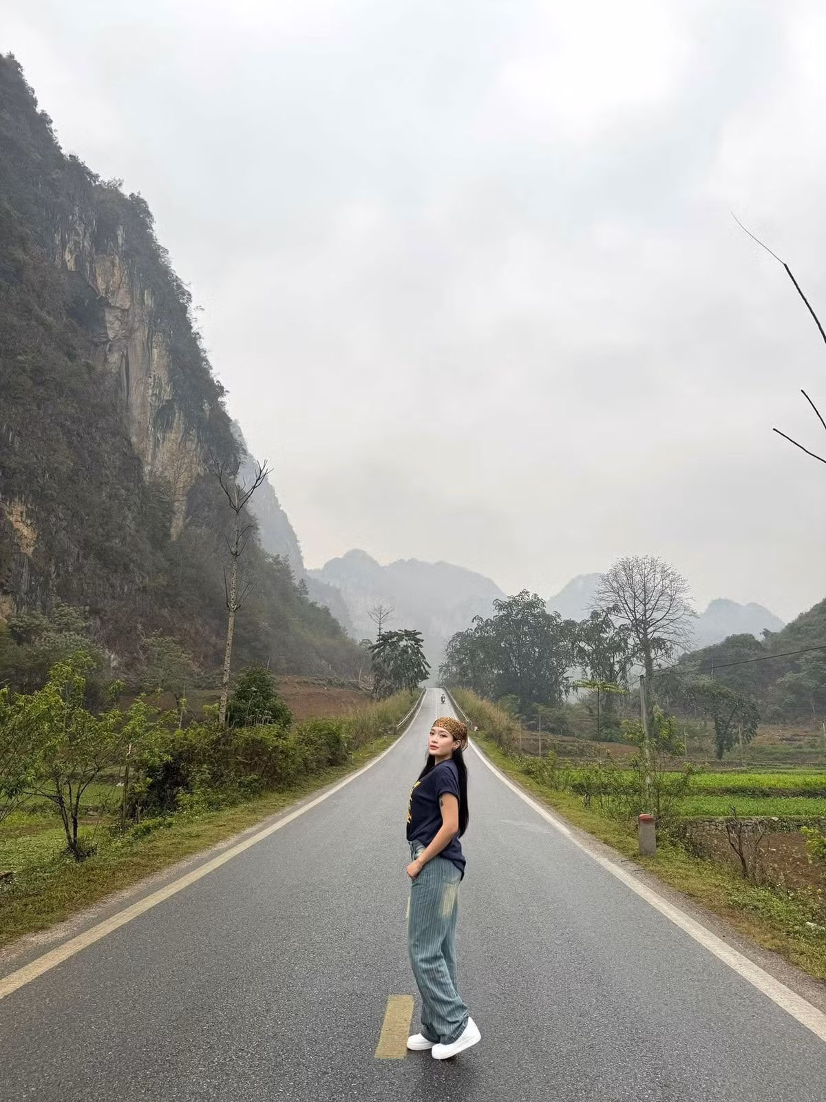 Có người từng nói, Cao Bằng là nơi mà sau chuyến đi, bạn sẽ mang về không chỉ ảnh đẹp, đặc sản ngon mà còn là cảm giác nhẹ nhõm và sự tĩnh lặng trong tâm hồn. Đó là nơi để “nghỉ” đúng nghĩa, để rũ bỏ bụi bặm thành thị, để tìm về với thiên nhiên và con người chân chất.