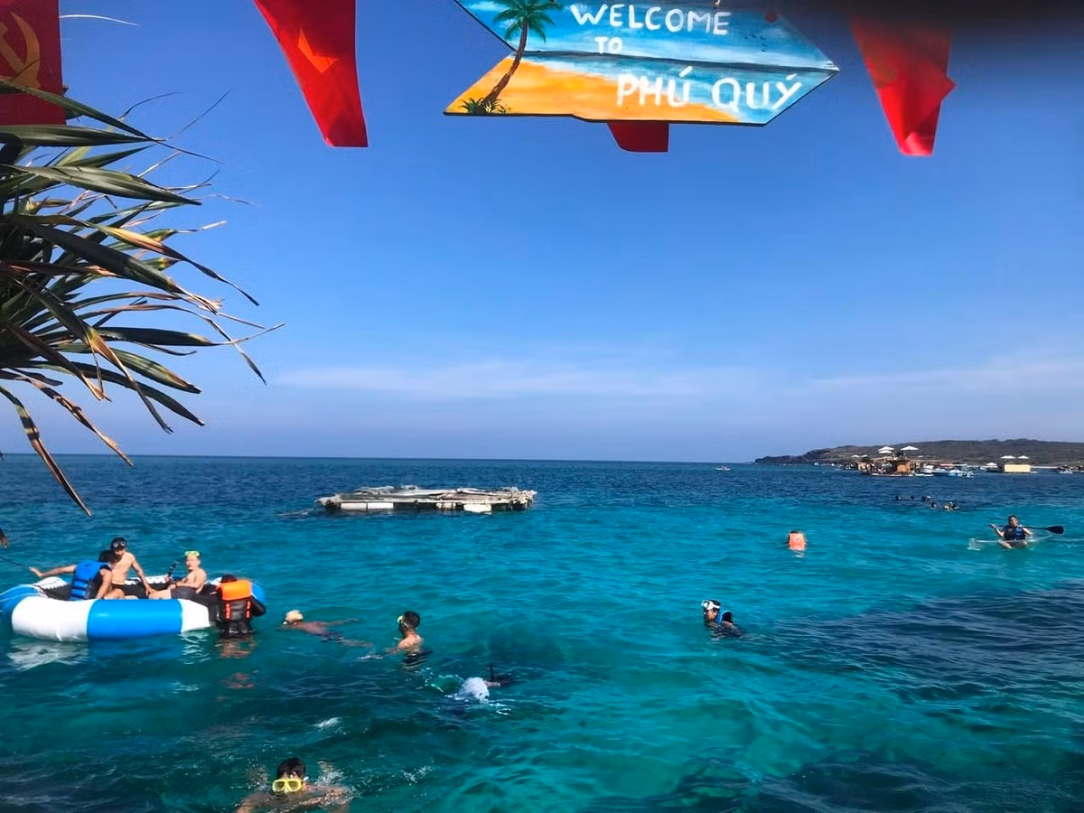 Nếu thấy giá dịch vụ quá rẻ hoặc có những lời mời không rõ ràng, hãy cẩn trọng và yêu cầu thông tin rõ ràng, hợp đồng dịch vụ đầy đủ trước khi quyết định.. Ảnh Internet