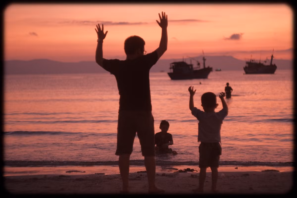 Từ lâu đời, nghề đánh bắt thủy sản truyền thống đã trở thành nhịp sống không thể tách rời của người dân Ninh Thủy. Ảnh Thư Biện