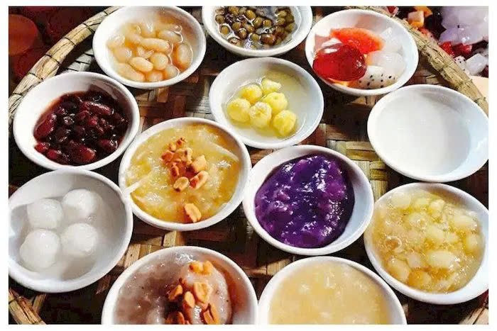 Gợi ý địa chỉ thưởng thức: Chè Hẻm (Hùng Vương), Chè Mợ Tôn Đích (Đinh Tiên Hoàng), Chè Sao (Nguyễn Huệ) đều có hơn 20 loại chè, từ cung đình đến dân gian, giá 10.000 – 20.000 đồng/cốc. Ảnh amthuchue