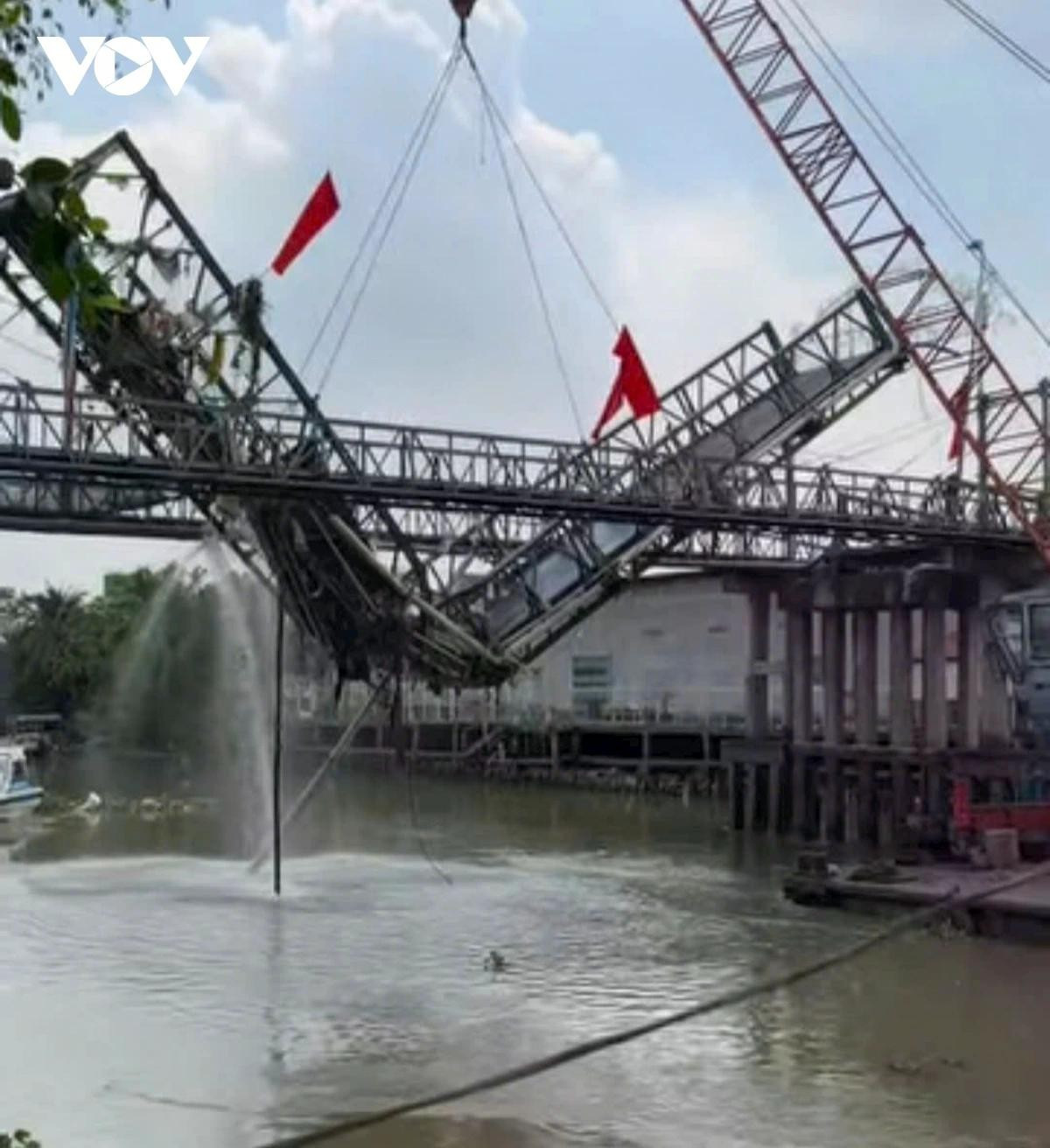 Các phương tiện được lưu thông theo luồng hiện trạng ban đầu.