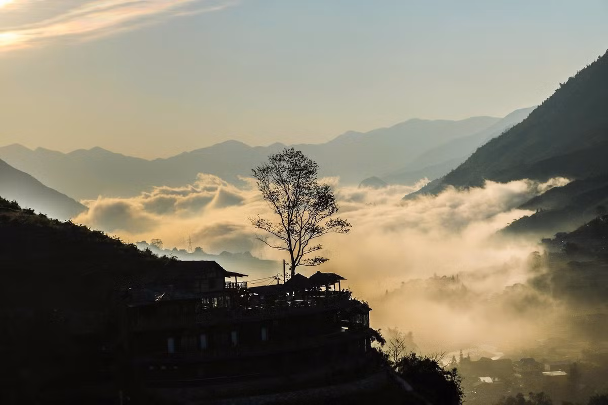 Do sự chênh lệch nhiệt độ lớn giữa ngày và đêm, du khách nên chuẩn bị áo ấm và trang phục phù hợp để đảm bảo chuyến đi vừa an toàn, vừa thú vị. Ảnh