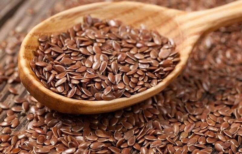 Trong số các thực phẩm tốt cho thận, hạt lanh nổi bật nhờ hàm lượng chất xơ hòa tan, axit béo omega-3 và chất chống oxy hóa. Ảnh minh hoạ