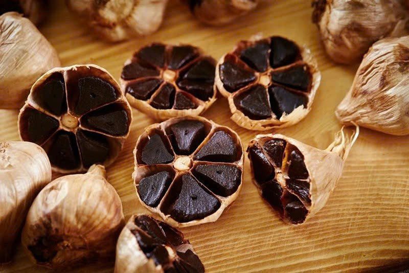 Tuy nhiên, không phải ai cũng nên sử dụng. Người bị huyết áp thấp, rối loạn tiêu hóa, đau dạ dày hoặc đang dùng thuốc điều trị tim mạch, tiểu đường cần đặc biệt thận trọng. Ảnh minh họa