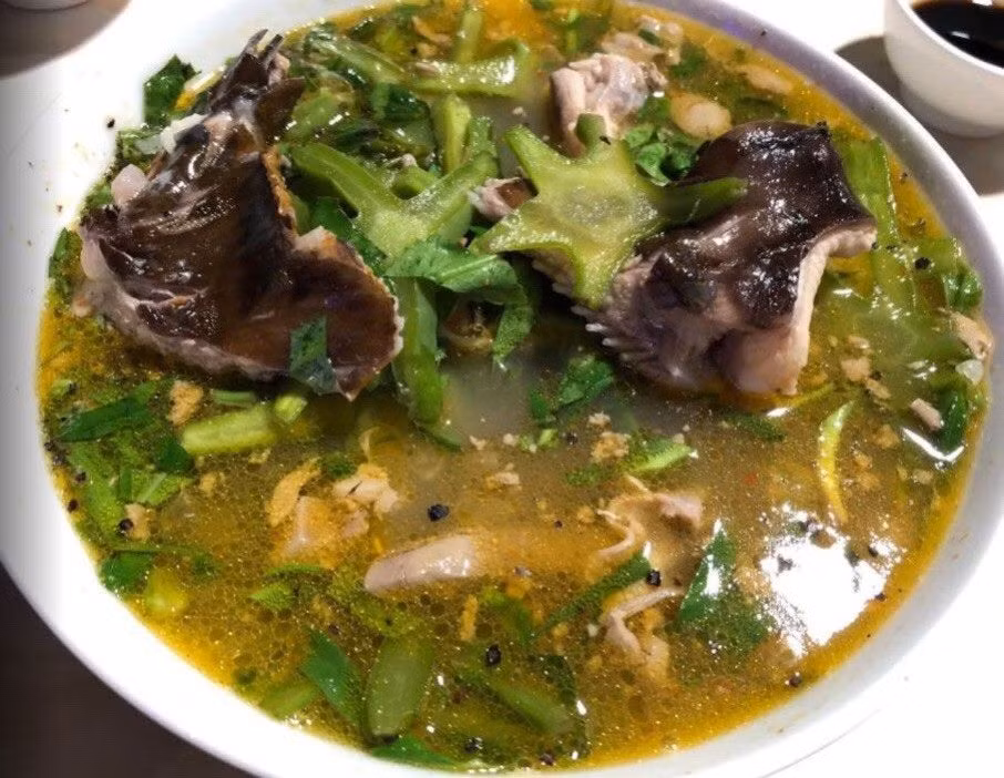 Món canh xương rồng tai thỏ không chỉ là giải pháp “chống nóng” hiệu quả trong những ngày hè miền Trung gay gắt mà còn là biểu tượng cho sự sáng tạo, chịu thương chịu khó của người dân vùng đất đầy nắng và gió này. Ảnh Phong Nha