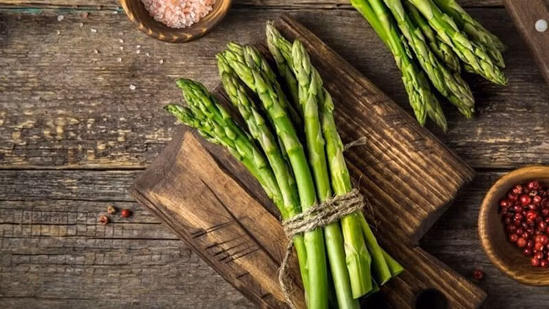 Măng tây không chỉ hỗ trợ tiêu hóa mà còn được cho là có lợi cho tuyến vú và sức khỏe tổng thể. Ảnh minh họa