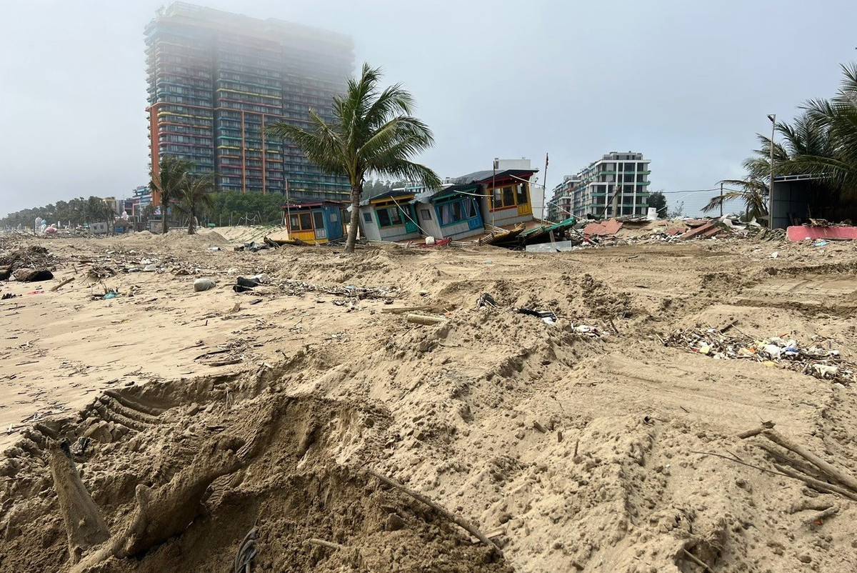 Khu vực bãi biển anh C. dọn dẹp, chở rác thải ra biển để đổ.