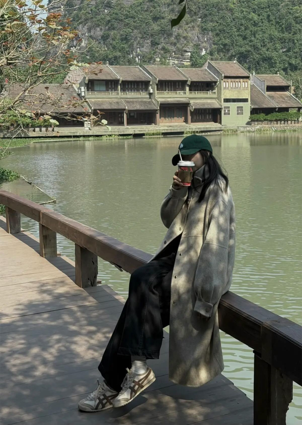 Việc giữ gìn trật tự, không chen lấn, không xả rác cũng là cách để mỗi người góp phần bảo vệ cảnh quan chung, giúp điểm đến này giữ được vẻ đẹp nguyên bản và bền vững. Ảnh ttmiu.203