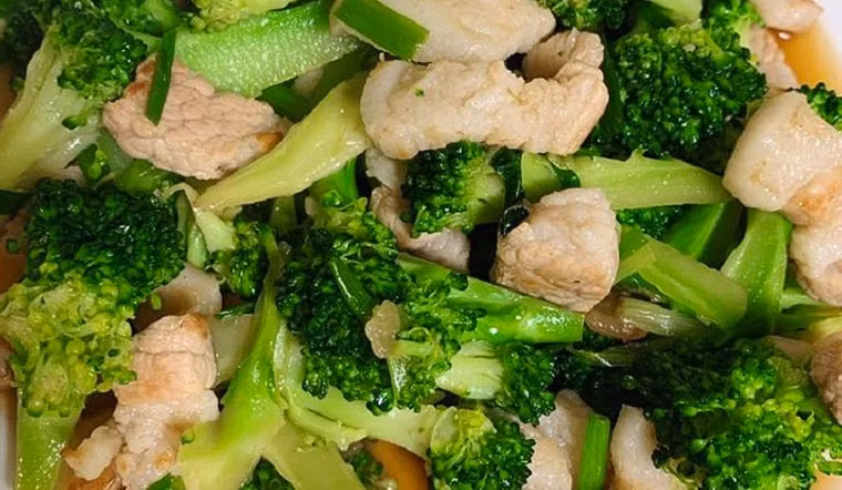 Việc duy trì loại rau xanh này trong thực đơn hằng tuần có thể giúp da giảm nhăn, đồng thời tăng cường khả năng tập trung – hai yếu tố suy giảm rõ rệt theo tuổi tác. Ảnh minh họa