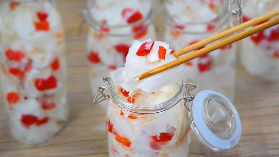 Thực hiện món ăn này tại nhà không khó, chỉ cần vài bước đơn giản và nguyên liệu dễ tìm. Ảnh minh họa