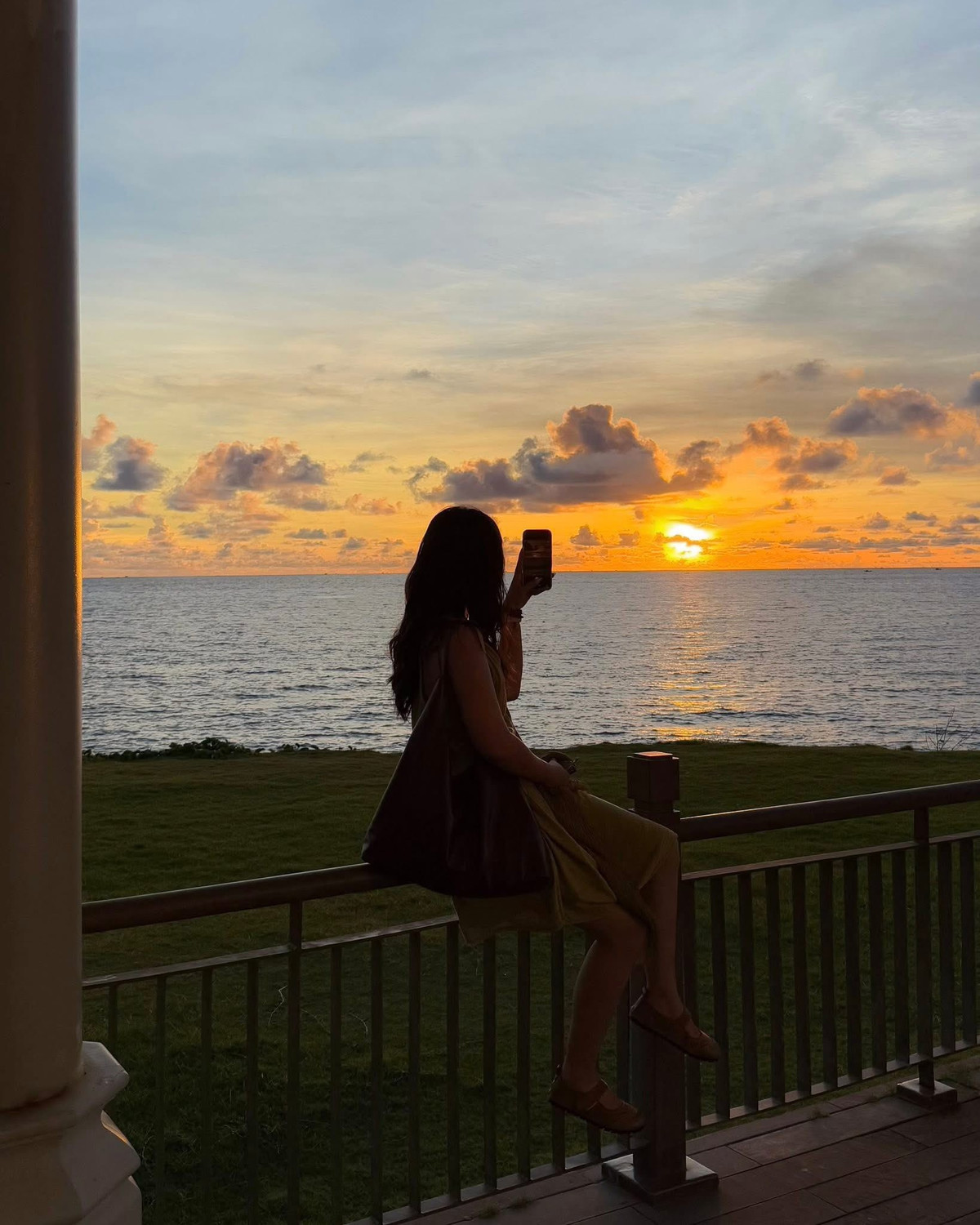 Một kinh nghiệm được travel blogger chia sẻ là nên chia nhỏ thời gian lưu trú theo khu vực để thuận tiện di chuyển. Trong những ngày đầu, khu vực trung tâm hoặc Bãi Trường thường được ưu tiên nhờ vị trí gần sân bay, dễ kết nối các điểm tham quan phổ biến.