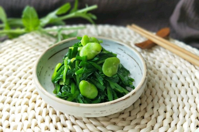 Với sự kết hợp của protein, vitamin và khoáng chất, đậu tằm giúp duy trì hoạt động ổn định của hệ miễn dịch. Các dưỡng chất này góp phần nuôi dưỡng tế bào bạch cầu – lực lượng quan trọng giúp cơ thể chống lại vi khuẩn và virus. Đặc biệt, đậu tằm được đánh giá là thực phẩm phù hợp cho người muốn giảm cân hoặc giữ dáng. Hàm lượng protein và chất xơ cao giúp tạo cảm giác no lâu, hạn chế ăn vặt và kiểm soát lượng calo nạp vào cơ thể mỗi ngày. Ảnh minh họa