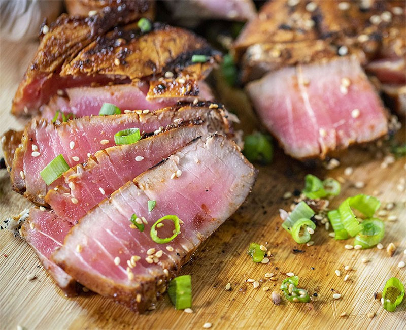 Bổ sung đa dạng các thực phẩm giàu vitamin A như gan, cà rốt, cải xoong và cá ngừ sẽ giúp mắt sáng khỏe, da mịn màng và cơ thể tăng sức đề kháng. Thay vì chỉ dựa vào khoai lang, kết hợp nhiều loại thực phẩm giàu dưỡng chất sẽ mang lại hiệu quả toàn diện cho sức khỏe hàng ngày. Ảnh minh họa