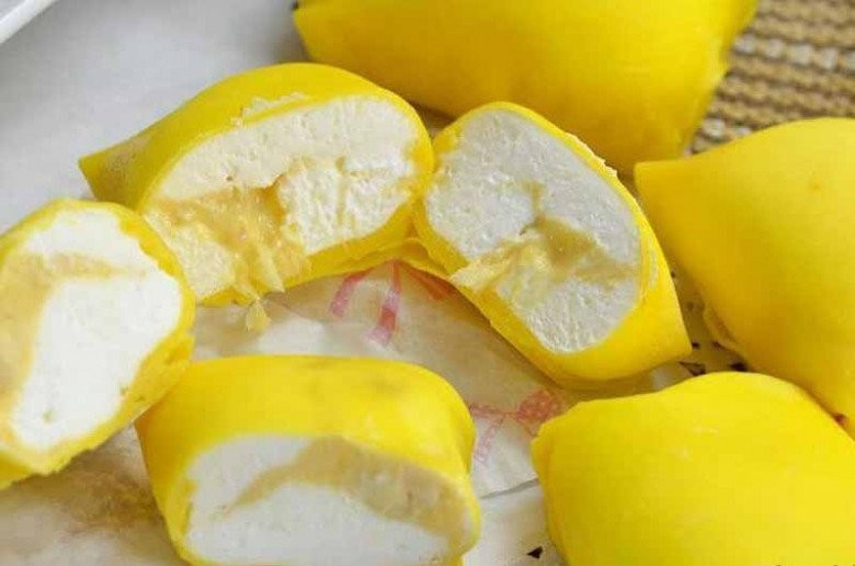 Bánh crepe sầu riêng từ lâu đã trở thành món tráng miệng được nhiều người yêu thích nhờ hương thơm đặc trưng, vị béo ngậy và độ mềm mịn khó cưỡng. Ảnh minh họa