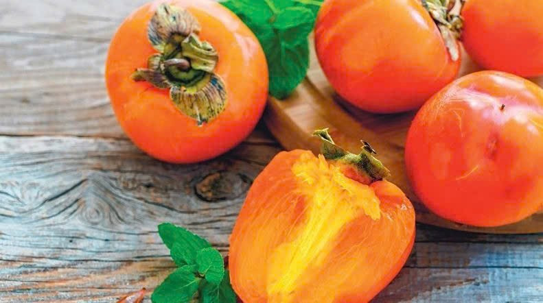 Với hàm lượng chất xơ phong phú, hồng giúp duy trì nhu động ruột, ngăn ngừa táo bón và cải thiện môi trường vi sinh đường ruột. Ngoài ra, tannin trong hồng còn hỗ trợ điều trị tiêu chảy nếu sử dụng đúng cách, trở thành lựa chọn lý tưởng cho những ai muốn giữ hệ tiêu hóa luôn khỏe mạnh. Ảnh minh hoạ