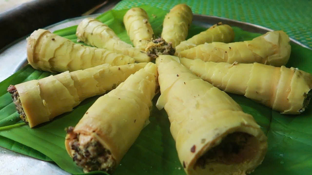 Tuy nhiên, măng tươi cũng tiềm ẩn độc tố acid cyanhydric (HCN) – một hợp chất có thể gây hại nếu chế biến hoặc sử dụng không đúng cách. Khi vào cơ thể, HCN có thể gây buồn nôn, đau đầu, thậm chí ngộ độc nặng. Đặc biệt, với một số nhóm người, việc ăn măng tươi không chỉ làm giảm tác dụng của thuốc đang sử dụng mà còn khiến bệnh trở nên trầm trọng hơn. Ảnh minh hoạ