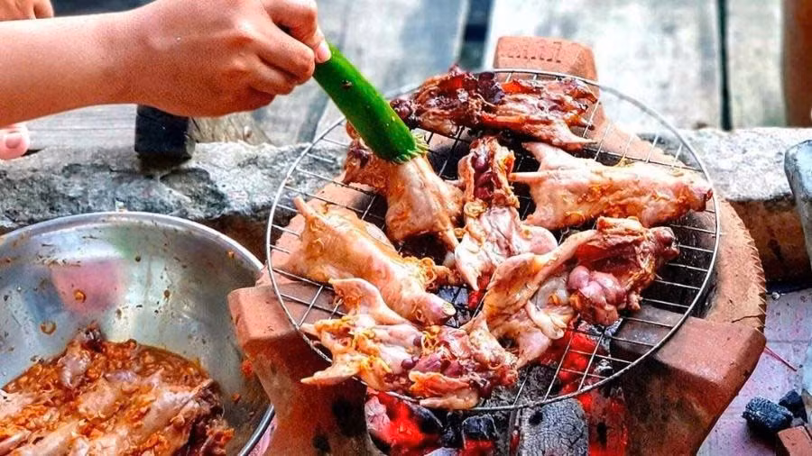 Đây cũng là món “lai rai” quen thuộc trong những buổi tụ họp của dân nhậu miền Tây, càng ăn càng dễ ghiền. Ảnh MIA