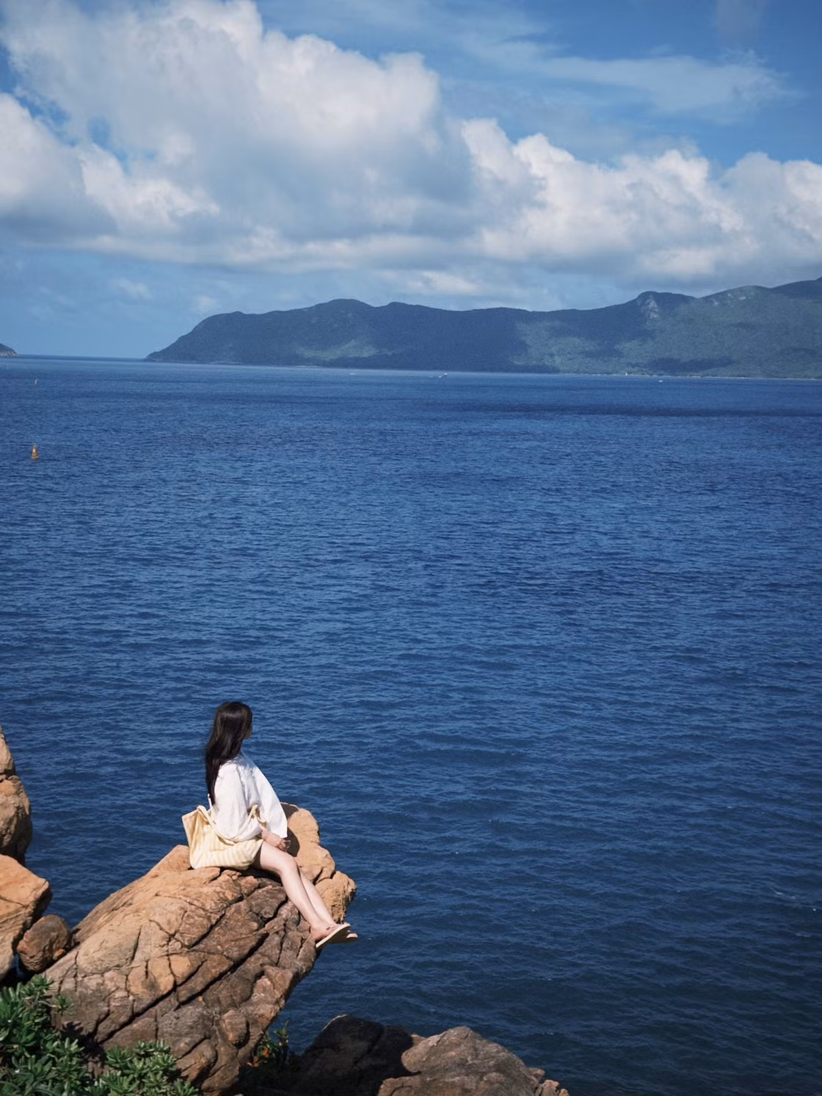 Mỗi sớm mai, khi thành phố còn đang say ngủ, Mũi Tàu Bể đã bắt đầu "thức giấc" trong sắc đỏ cam dịu nhẹ của ánh mặt trời dần ló dạng từ đường chân trời. Ảnh Thu Hường