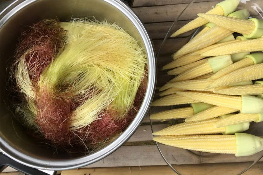 Các chuyên gia cho biết, khác với thuốc lợi tiểu tổng hợp vốn tác động mạnh và có nguy cơ gây rối loạn điện giải, nước râu ngô giúp tăng lượng nước tiểu một cách từ từ, ổn định. Ảnh minh họa