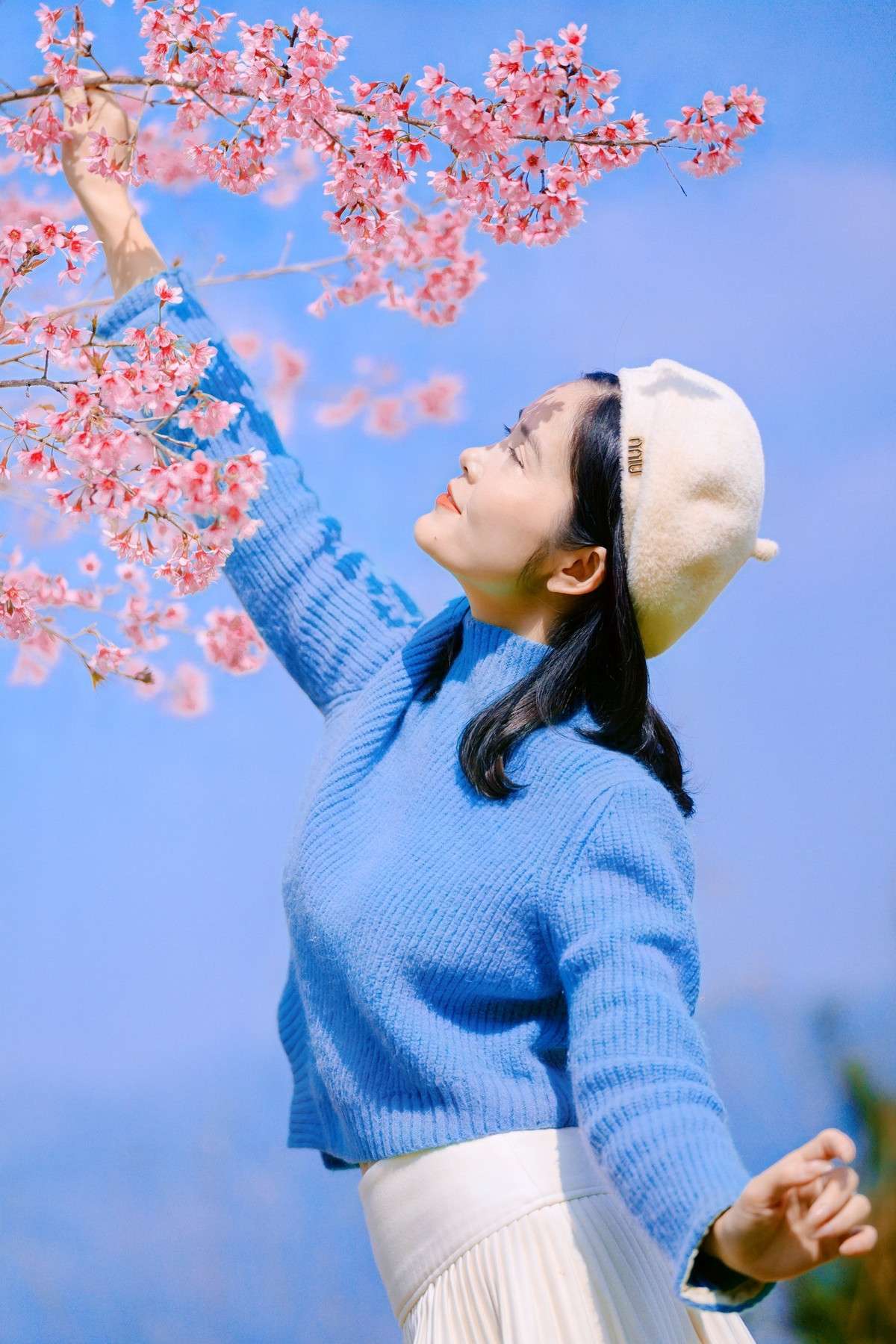 Dù là du khách phương xa hay những người yêu thích “săn” hoa xuân, Mộc Châu vẫn luôn giữ trọn vẹn vẻ đẹp hoang sơ, thơ mộng và sức hút mê hoặc lòng người. Ảnh Lê Huy Hoàng