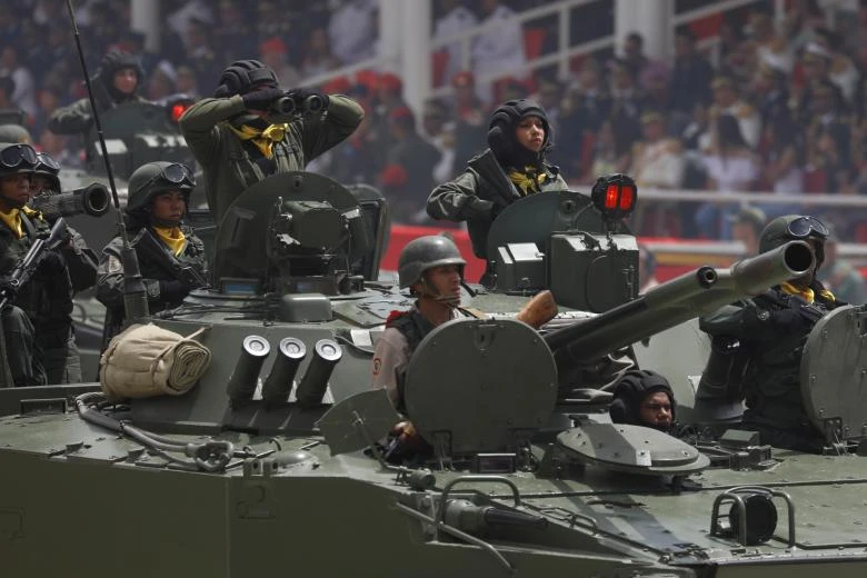 Kinh tế khủng hoảng trầm trọng, Venezuela vẫn tổ chức duyệt binh hoành tráng