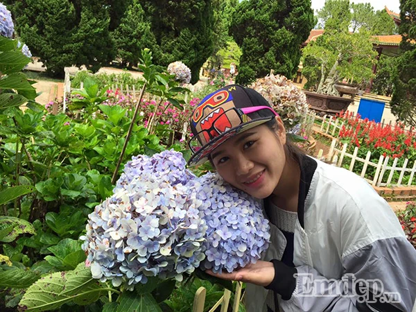 Vườn rau xanh mướt trên sân thượng của mẹ 9X Sài Gòn