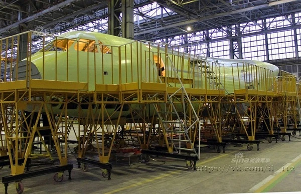 Thăm nhà máy lắp ráp vận tải cơ Il-112V của Nga