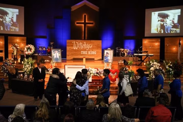 Xót xa đám tang thiếu niên anh hùng cứu bạn trong xả súng ở Mỹ