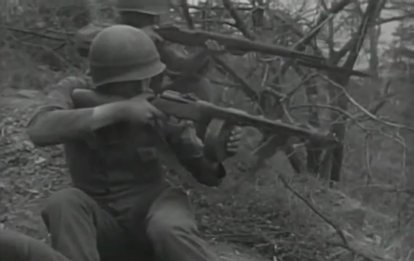 Lính Mỹ và khẩu tiểu liên bất đắc dĩ trong Chiến tranh Triều Tiên