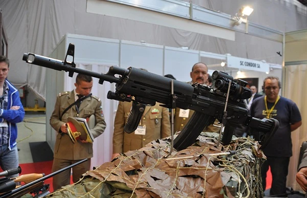 AIMS-74 có thật sự sao chép súng trường tấn công AK-74?