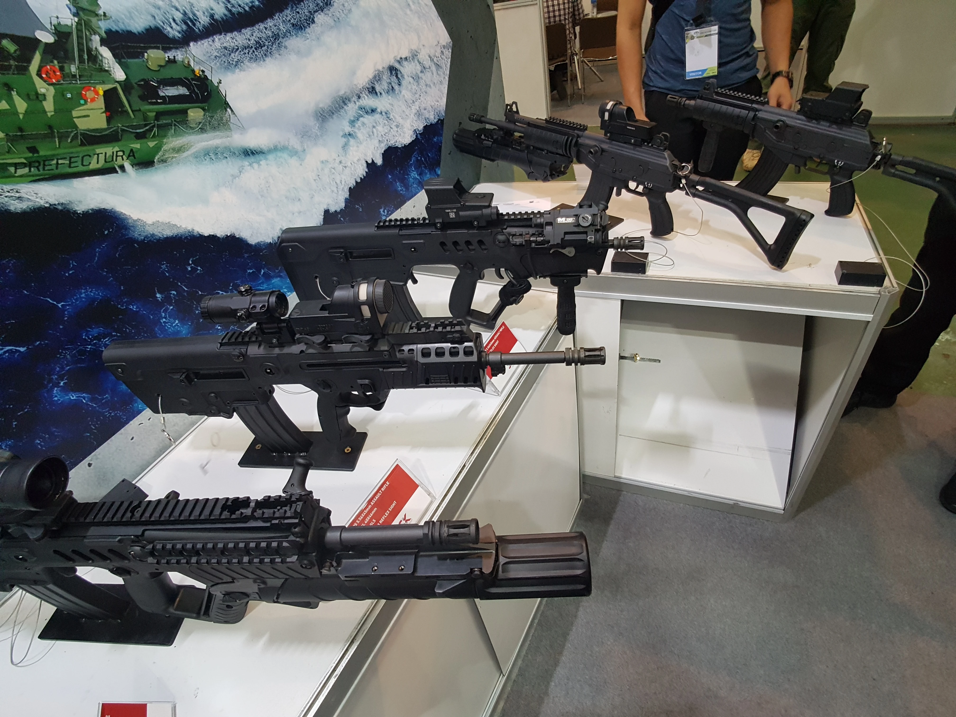 Sờ tận tay súng trường tấn công hiện đại nhất Việt Nam