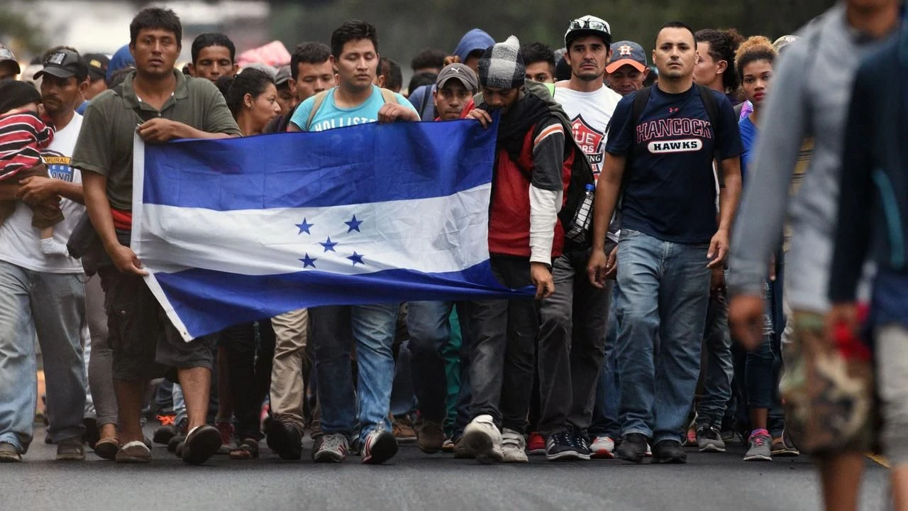 Bất ngờ trước nguyên nhân dòng người di cư Honduras đổ về Mỹ