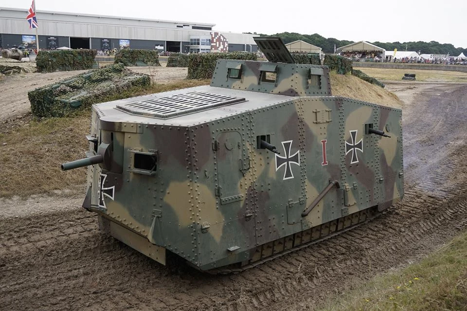 Ngắm nghía dàn xe tăng cổ “hồi sinh” giữa lòng châu Âu