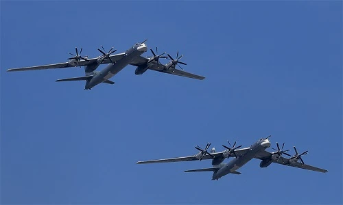 Cận cảnh dàn Tu-95MS Nga "cuồng nộ" xuất kích trả thù 