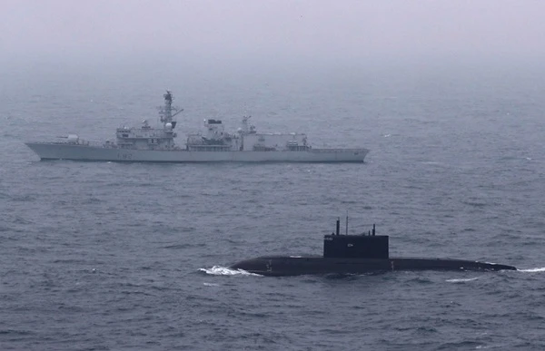 Tuyên bố đánh chặn tàu ngầm Kilo, người Anh đang mơ ngủ