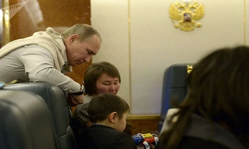 Ai thường xuyên nhận được quà từ Tổng thống Putin?