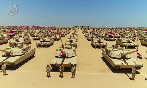 Choáng ngợp dàn vũ khí Ai Cập phơi mình giữa sa mạc