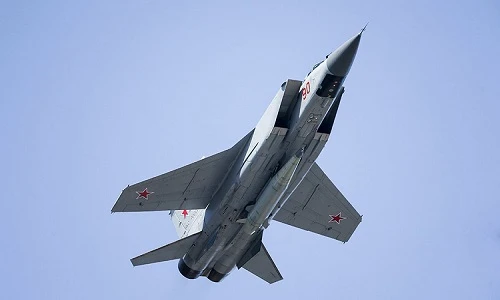 MiG-31 Nga duyệt binh với siêu vũ khí, thách thức NATO
